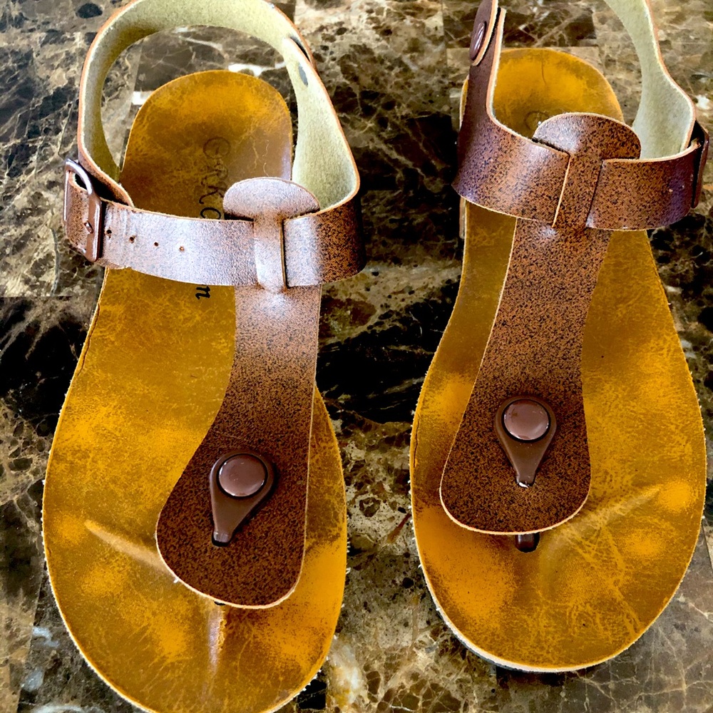 RK Collection Leather T-strap Sandals
